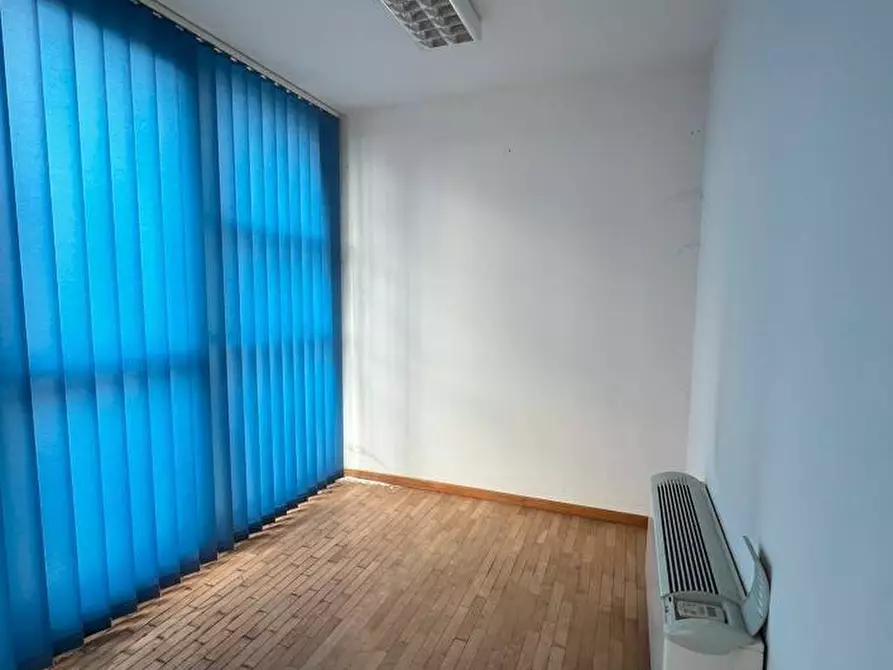 Immagine 12 di Ufficio in vendita  in Via Giuseppe Giacosa a Bologna