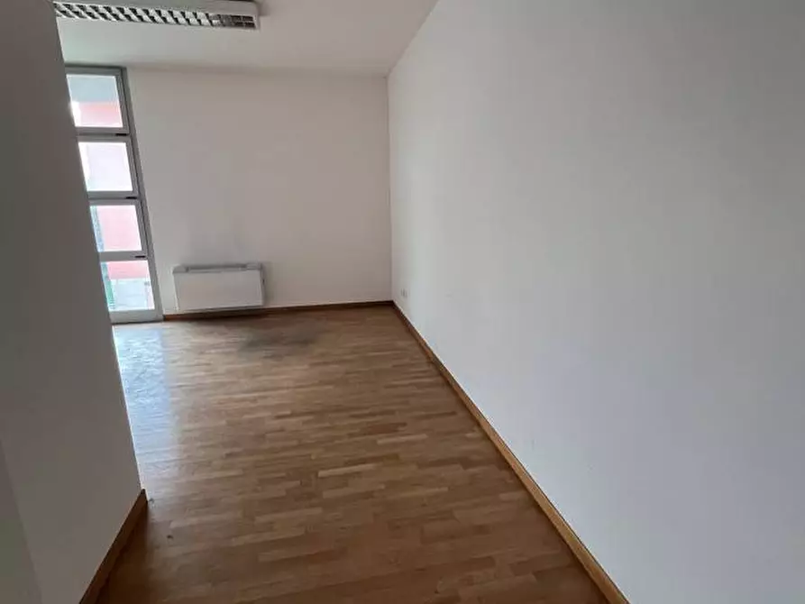 Immagine 13 di Ufficio in vendita  in Via Giuseppe Giacosa a Bologna