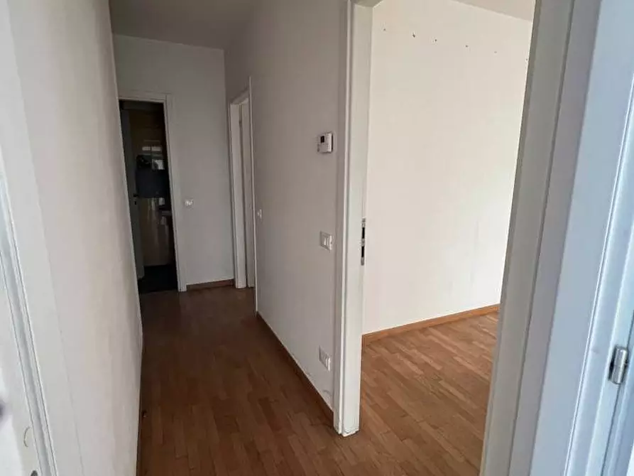 Immagine 14 di Ufficio in vendita  in Via Giuseppe Giacosa a Bologna