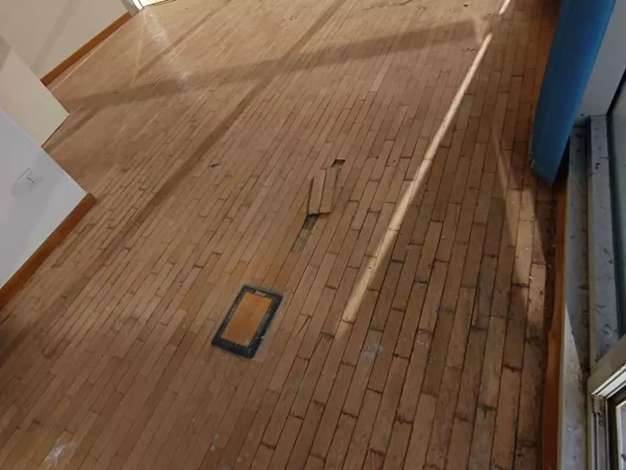 Immagine 17 di Ufficio in vendita  in Via Giuseppe Giacosa a Bologna