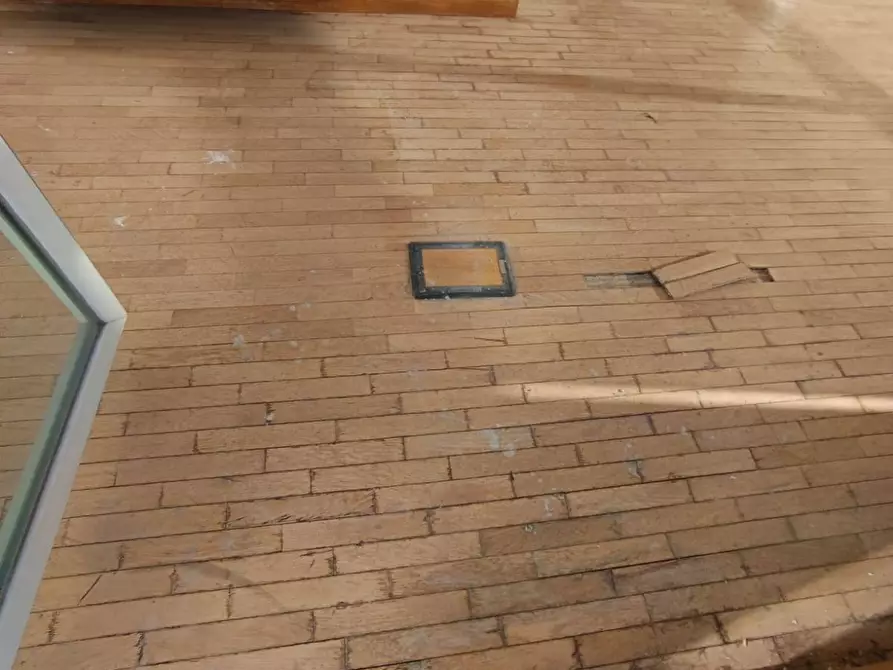 Immagine 18 di Ufficio in vendita  in Via Giuseppe Giacosa a Bologna