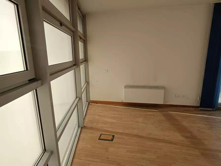 Immagine 25 di Ufficio in vendita  in Via Giuseppe Giacosa a Bologna