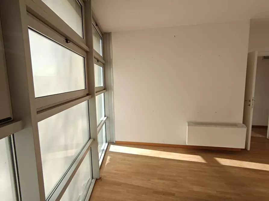 Immagine 27 di Ufficio in vendita  in Via Giuseppe Giacosa a Bologna
