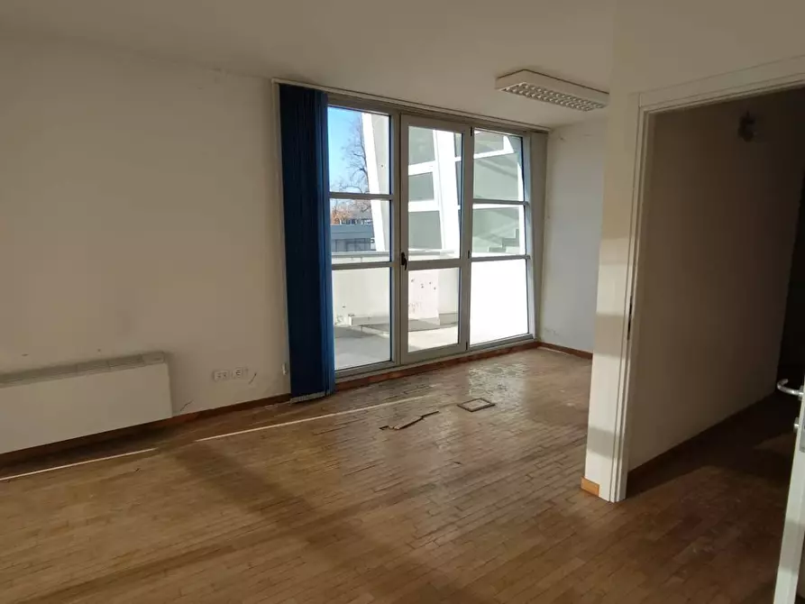 Immagine 28 di Ufficio in vendita  in Via Giuseppe Giacosa a Bologna