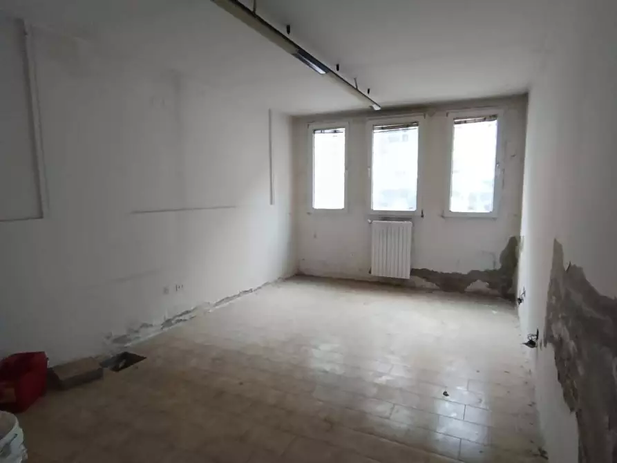 Immagine 17 di Locale commerciale in vendita  in VIA LANA 77 a Modena