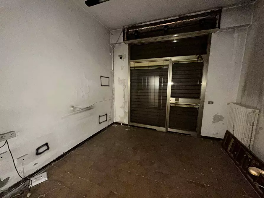 Immagine 25 di Locale commerciale in vendita  in VIA LANA 77 a Modena