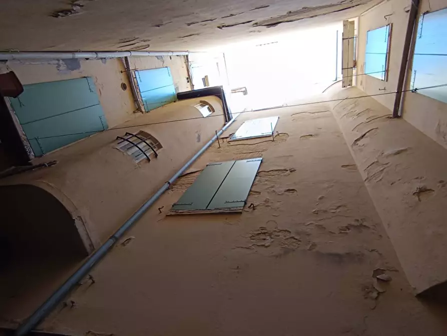 Immagine 24 di Palazzo in vendita  in Via Saragozza a Modena