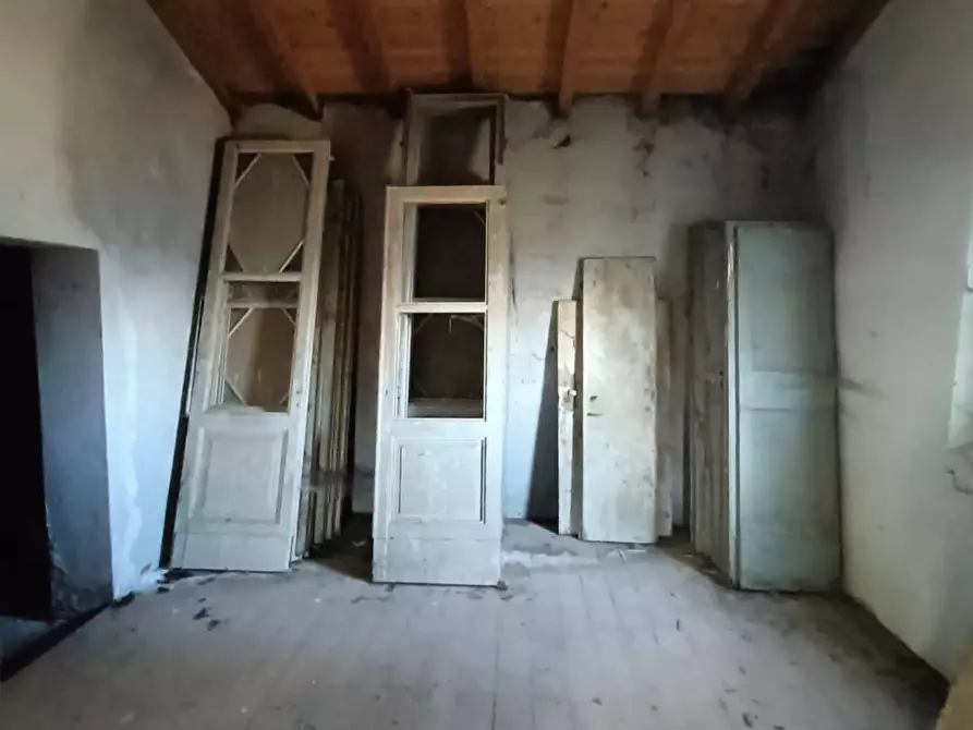 Immagine 11 di Palazzo in vendita  in via provanone 1873 a Crevalcore