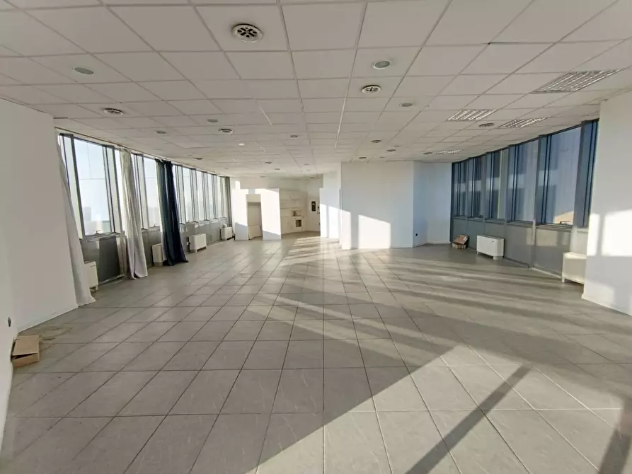 Immagine 4 di Locale commerciale in vendita  in VIA G. CAPILUPI 21, MODENA, MO Vendita Uffici  125.0 m² a Modena