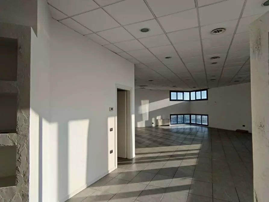 Immagine 9 di Locale commerciale in vendita  in VIA G. CAPILUPI 21, MODENA, MO Vendita Uffici  125.0 m² a Modena