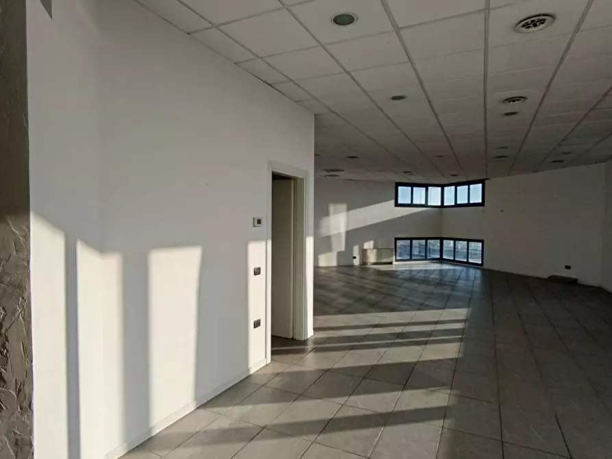 Immagine 11 di Locale commerciale in vendita  in VIA G. CAPILUPI 21, MODENA, MO Vendita Uffici  125.0 m² a Modena