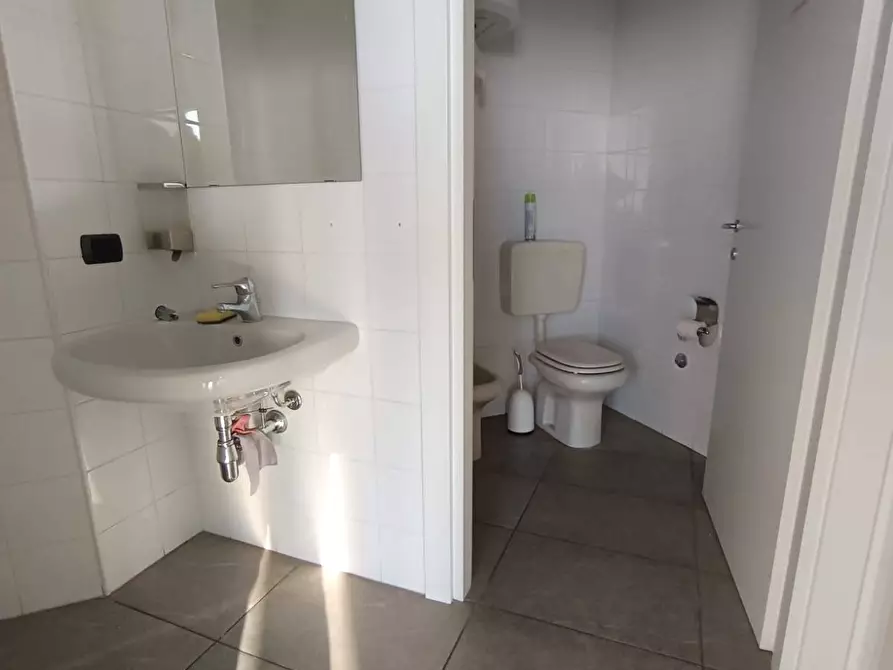 Immagine 13 di Locale commerciale in vendita  in VIA G. CAPILUPI 21, MODENA, MO Vendita Uffici  125.0 m² a Modena