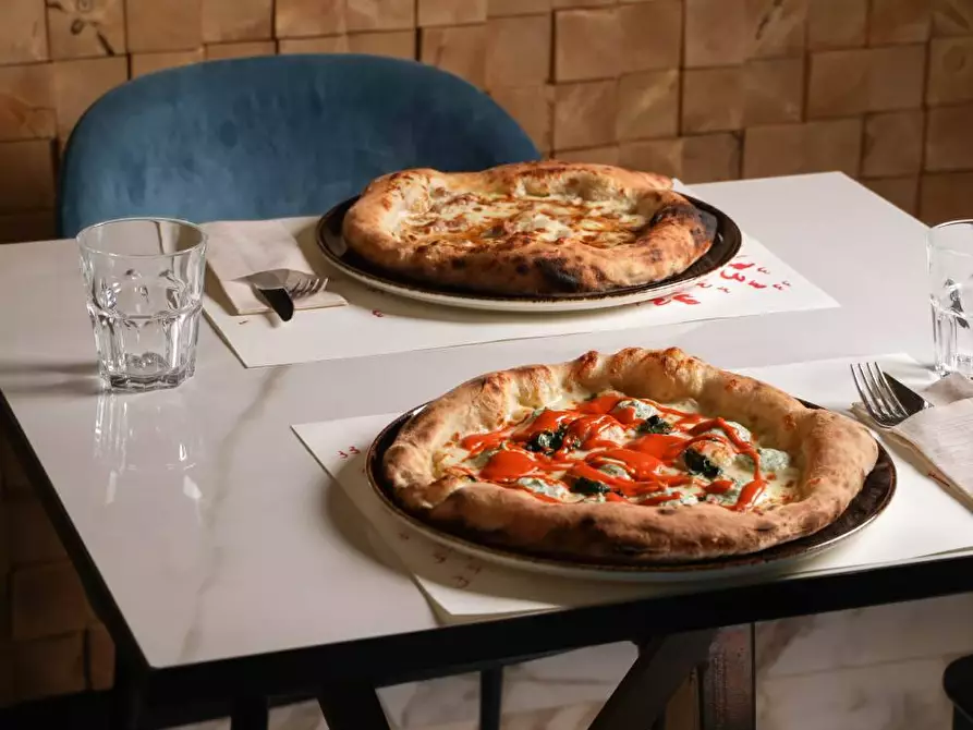 Immagine 2 di Attività commerciale in vendita  a Modena