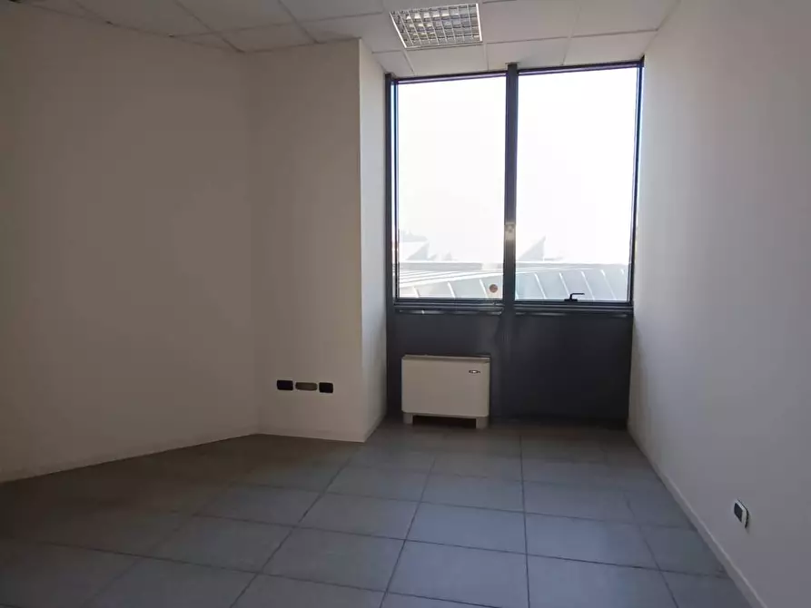 Immagine 2 di Ufficio in vendita  in Via Emilia Est 907 a Modena
