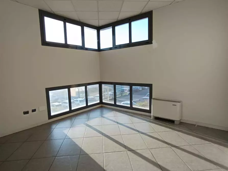 Immagine 3 di Ufficio in vendita  in Via Emilia Est 907 a Modena