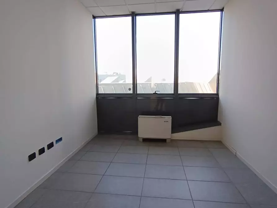 Immagine 4 di Ufficio in vendita  in Via Emilia Est 907 a Modena