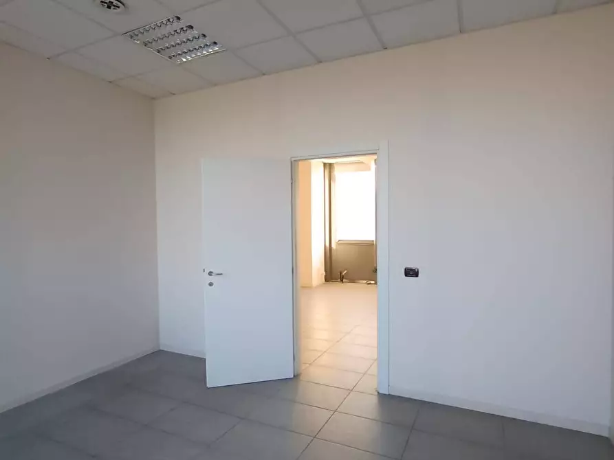 Immagine 7 di Ufficio in vendita  in Via Emilia Est 907 a Modena