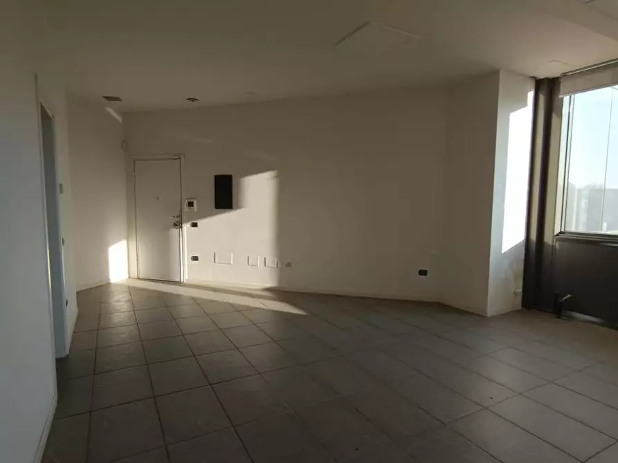 Immagine 8 di Ufficio in vendita  in Via Emilia Est 907 a Modena