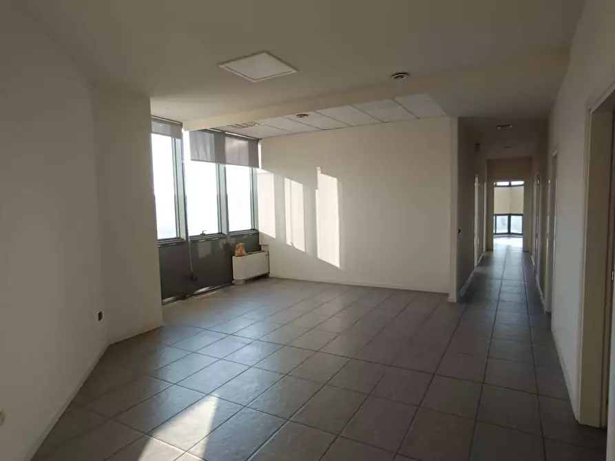 Immagine 11 di Ufficio in vendita  in Via Emilia Est 907 a Modena