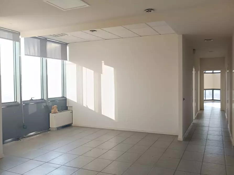 Immagine 12 di Ufficio in vendita  in Via Emilia Est 907 a Modena