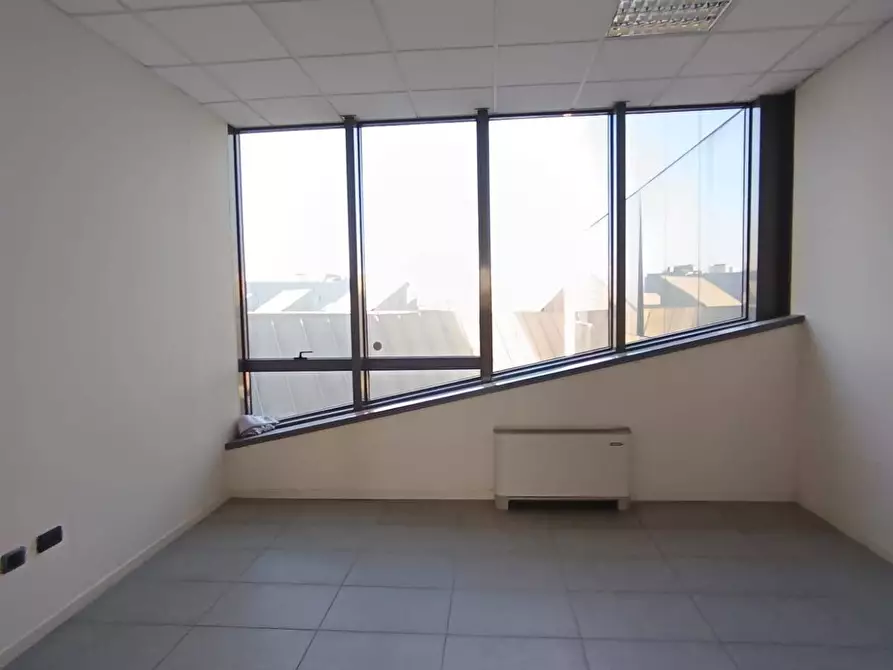 Immagine 13 di Ufficio in vendita  in Via Emilia Est 907 a Modena