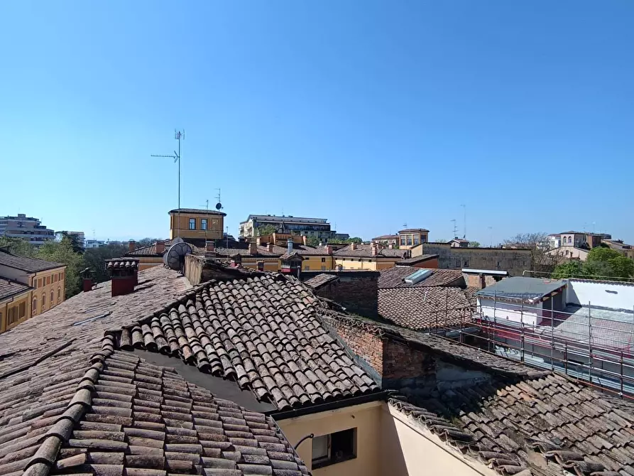 Immagine 39 di Palazzo in vendita  in Via Saragozza a Modena