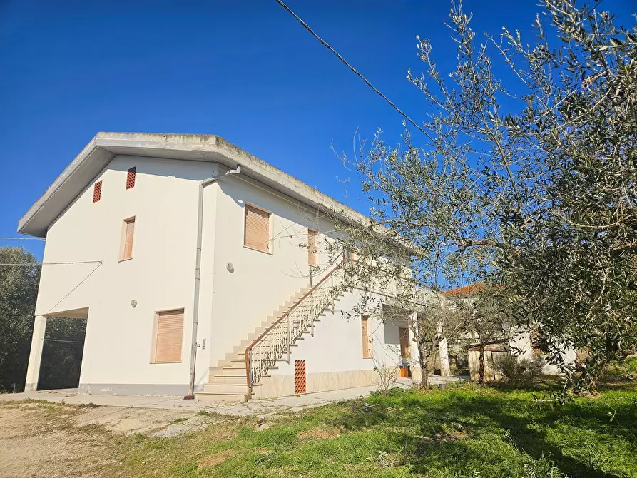 Immagine 2 di Villa in vendita  in Piccianello 14 a Brittoli