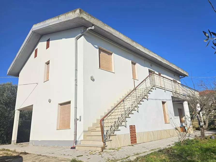 Immagine 3 di Villa in vendita  in Piccianello 14 a Brittoli