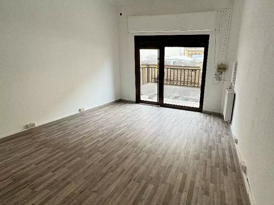 Immagine 1 di Locale commerciale in vendita  in Umberto I a Rignano Flaminio