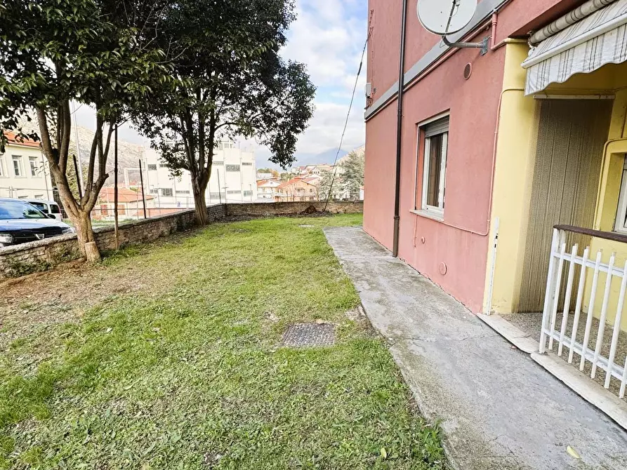 Immagine 3 di Appartamento in vendita  in Verdi 12 a Bussi Sul Tirino