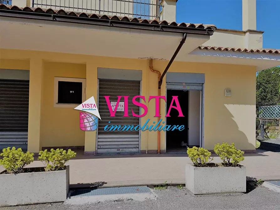 Immagine 4 di Locale commerciale in affitto  in Via Antonio Meucci 7 a Rignano Flaminio