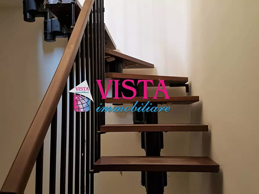 Immagine 8 di Locale commerciale in affitto  in Via Antonio Meucci 7 a Rignano Flaminio