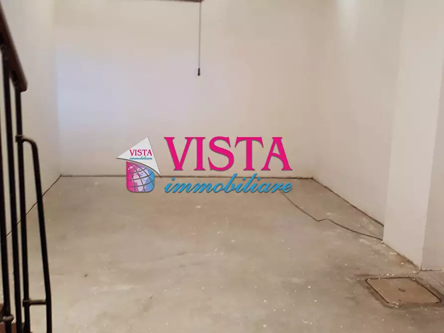 Immagine 9 di Locale commerciale in affitto  in Via Antonio Meucci 7 a Rignano Flaminio