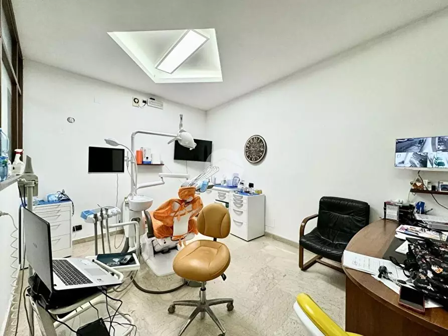 Immagine 11 di Ufficio in vendita  in Papa Giovanni XIII 46 a Balestrate