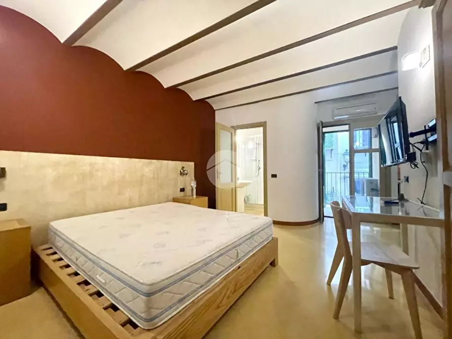 Immagine 6 di Palazzo in vendita  a Palermo