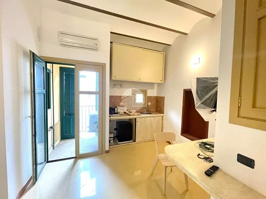 Immagine 11 di Palazzo in vendita  a Palermo