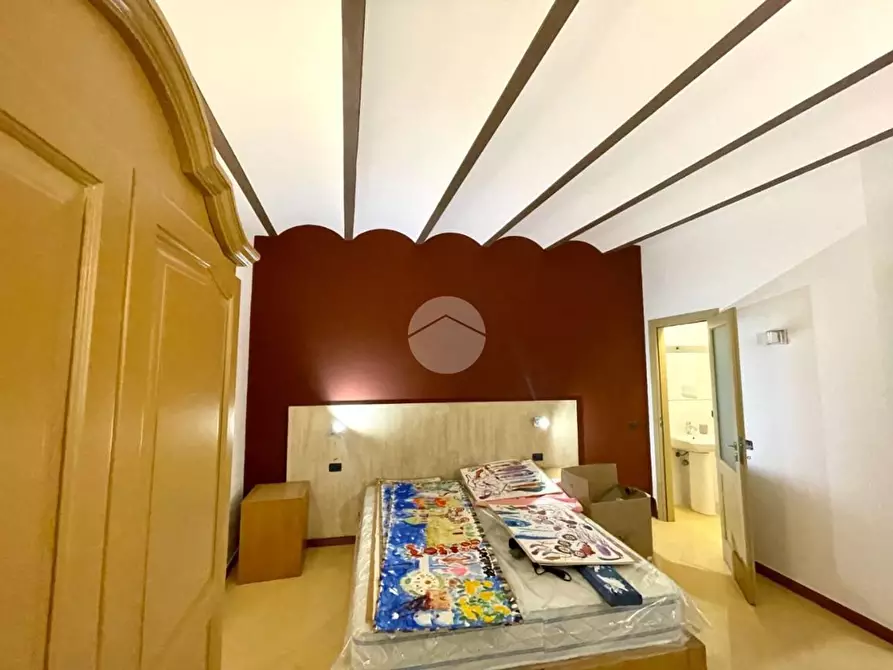 Immagine 15 di Palazzo in vendita  a Palermo