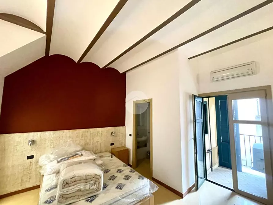 Immagine 19 di Palazzo in vendita  a Palermo