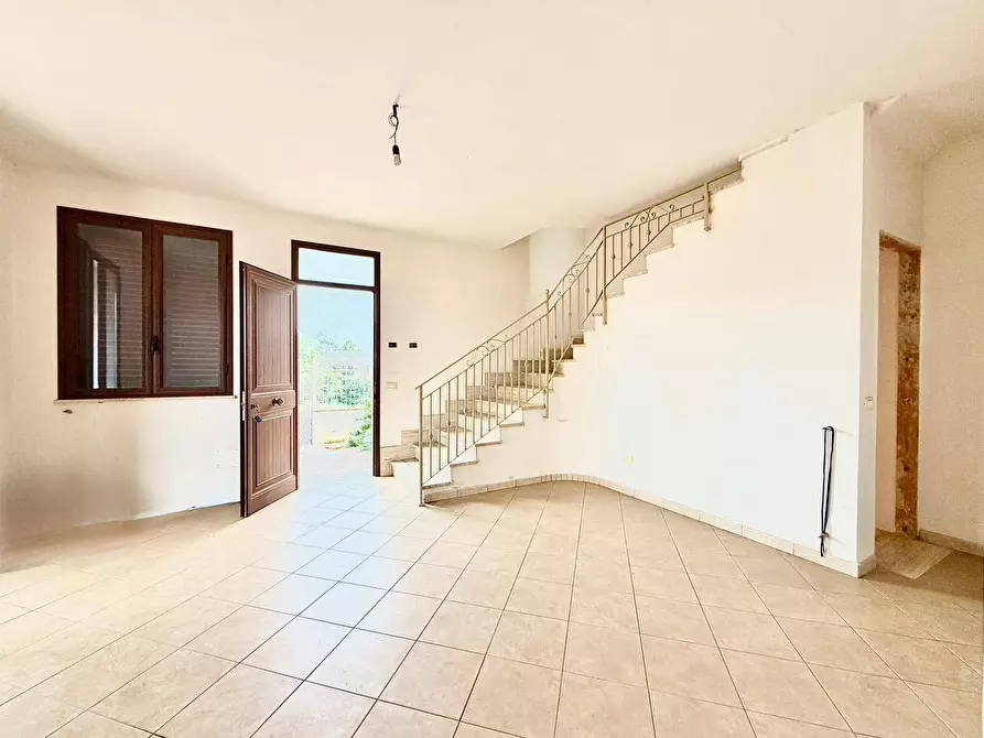 Immagine 10 di Casa semindipendente in vendita  in Via Magellano 104 a Carini