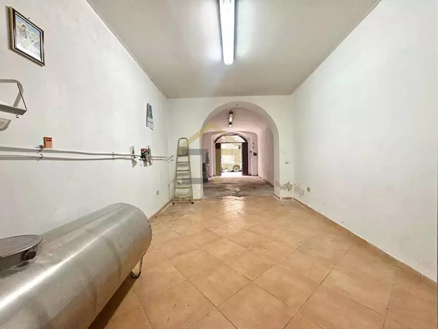 Immagine 2 di Magazzino in vendita  a Palermo