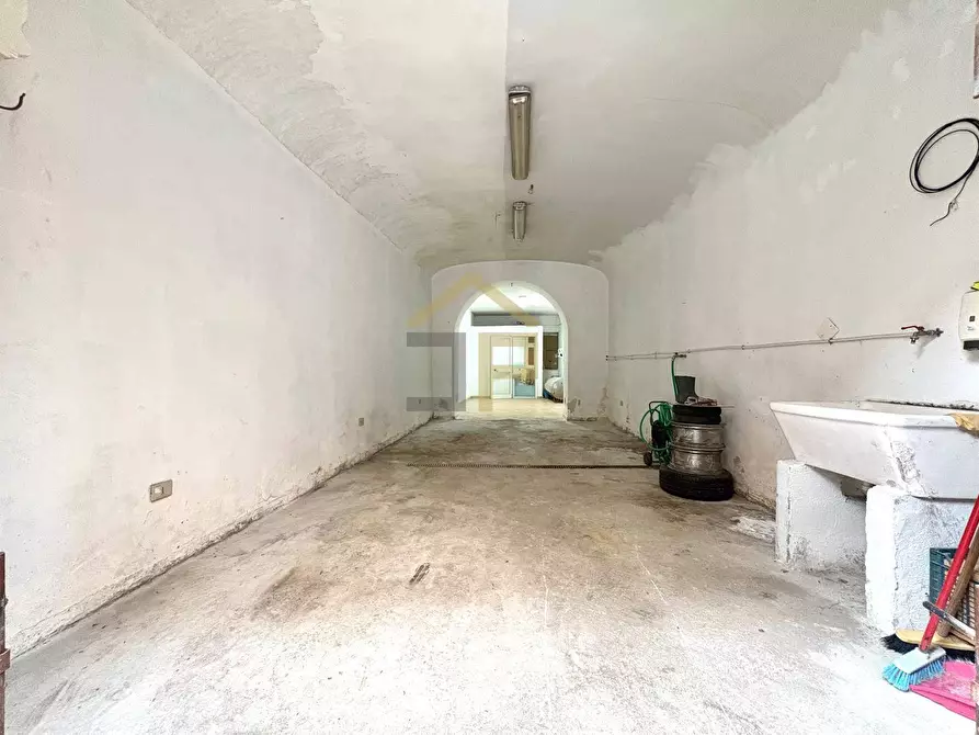 Immagine 3 di Magazzino in vendita  a Palermo