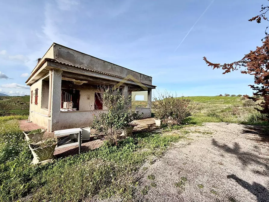 Immagine 3 di Villa in vendita  in Contrada Grassure Di Valguarnera a Partinico