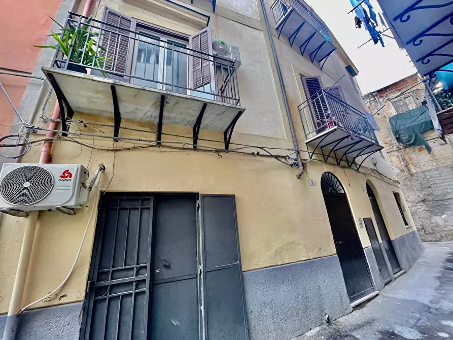 Immagine 3 di Appartamento in vendita  in Vicolo Mezzojuoso 3 a Palermo
