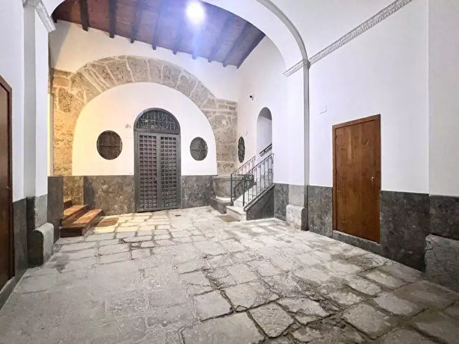 Immagine 29 di Appartamento in vendita  in Via della Loggia 3 a Palermo