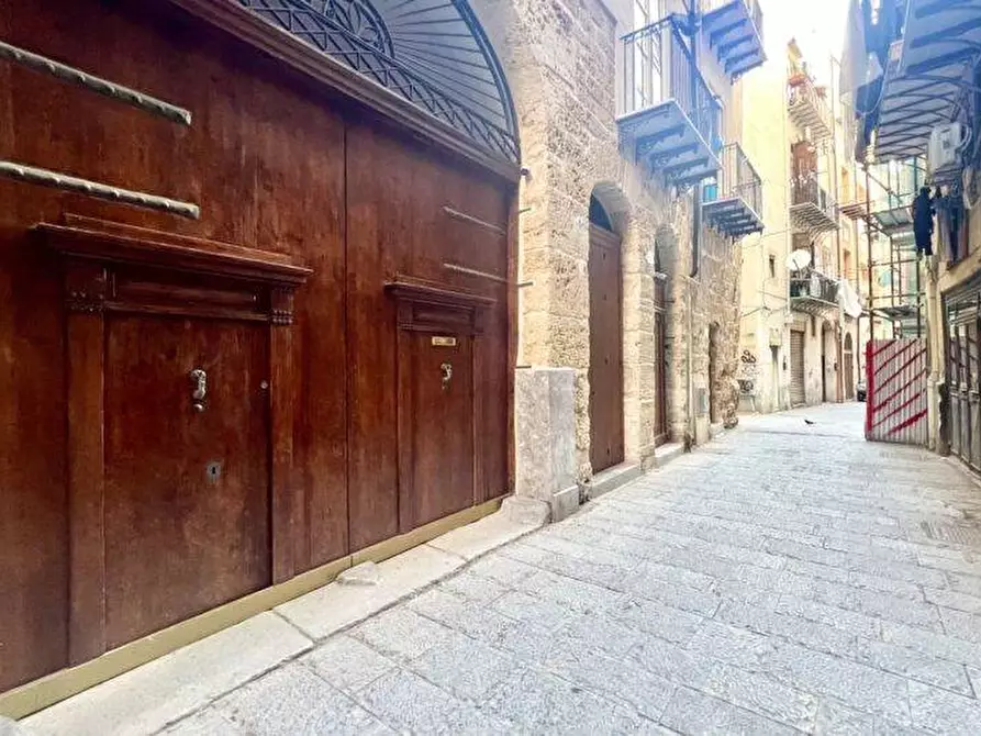 Immagine 31 di Appartamento in vendita  in Via della Loggia 3 a Palermo