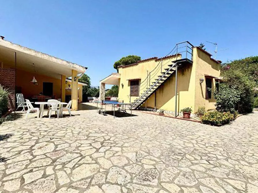 Immagine 1 di Villa in vendita  in Bosco Falconeria snc a Partinico