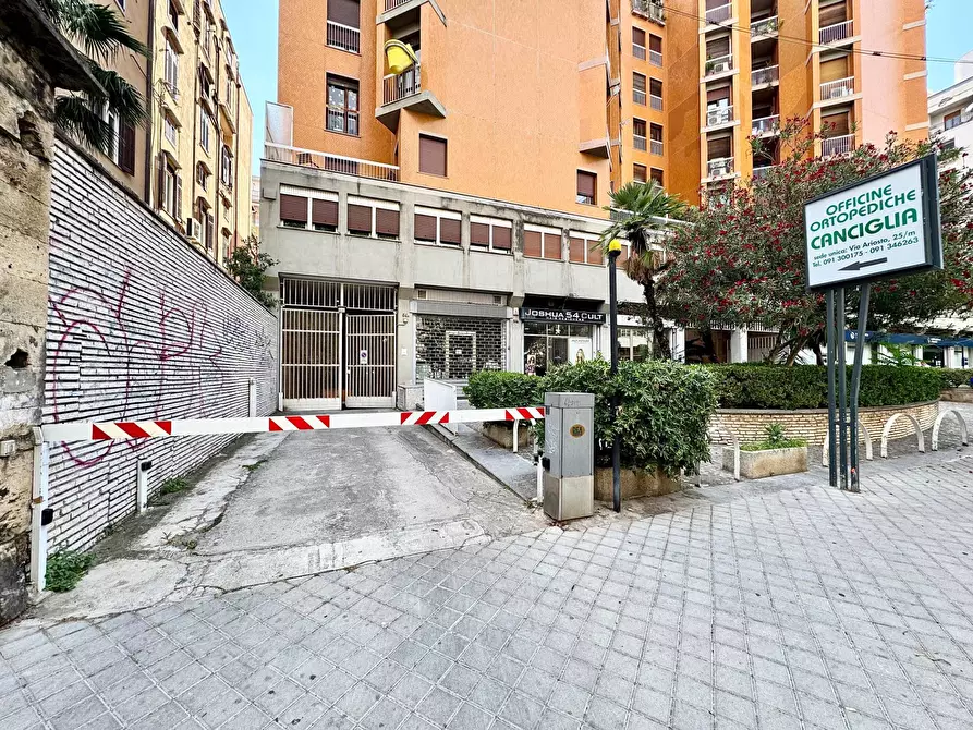 Immagine 3 di Box auto in vendita  in Via Liberta' 54/A a Palermo