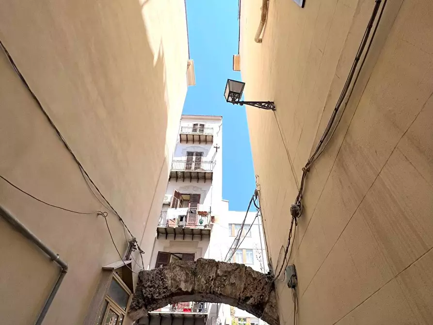 Immagine 2 di Locale commerciale in vendita  in Via porta di castro 34 a Palermo