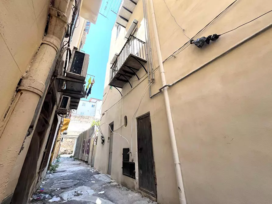 Immagine 12 di Locale commerciale in vendita  in Via porta di castro 36 a Palermo