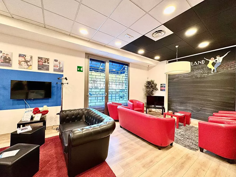 Immagine 10 di Locale commerciale in vendita  in Viale Regione Siciliana Sud Est 708 a Palermo